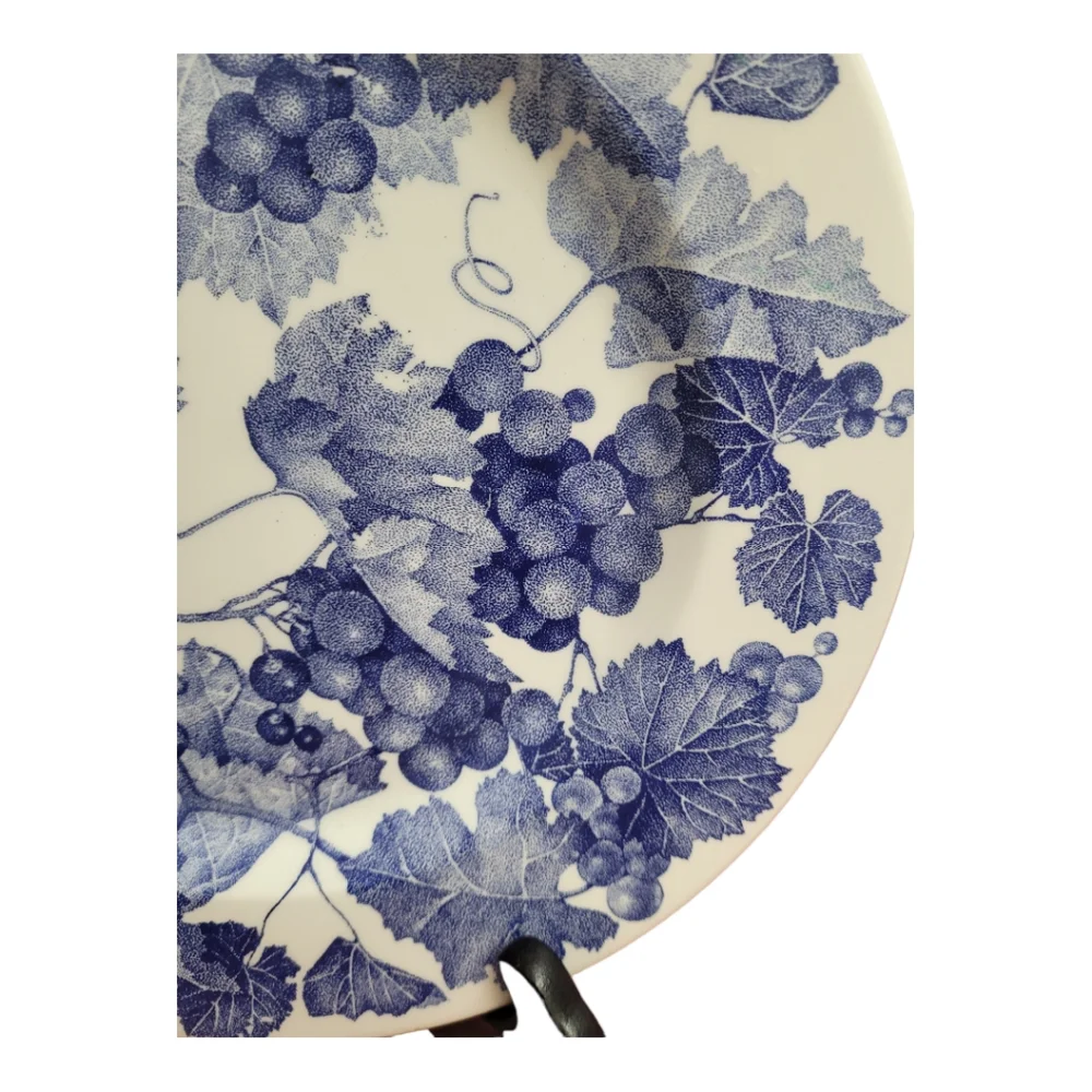 Vintage Crate&Barrel Blue Grape Leaves and Vine Dinner Plate